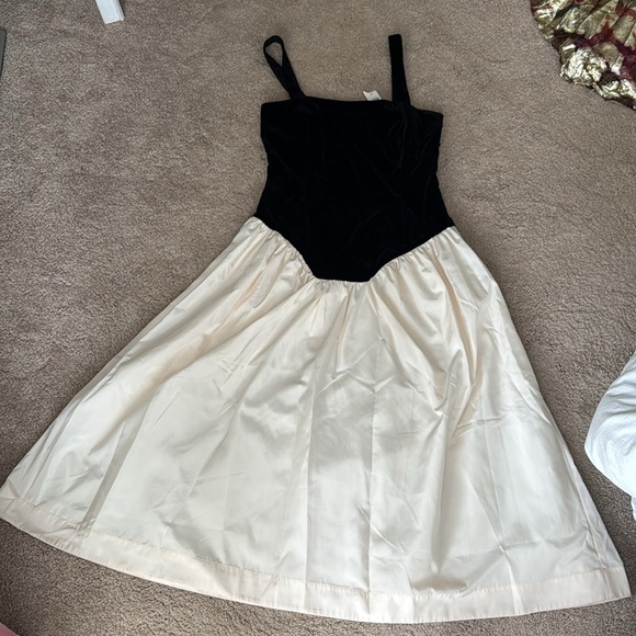 Rhode- NWT Georgina Black and Ivory Color Block Dropwaist Velvet Top Midi Dress - Picture 6 of 7